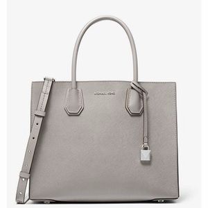 Michael Kors voyager saffiano pearl grey